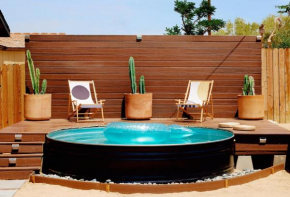 Live Centered with Hot Tub, Fire Pit In Joshua Tree home